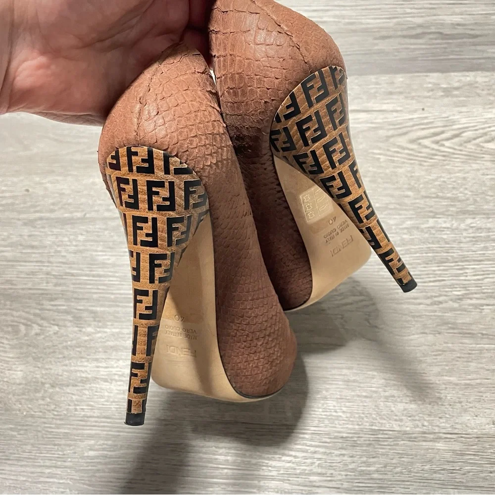 FENDI Logo Python Embossed Leather Round Toe Designer Heels - Size 10 - Brown - Picture 6 of 11